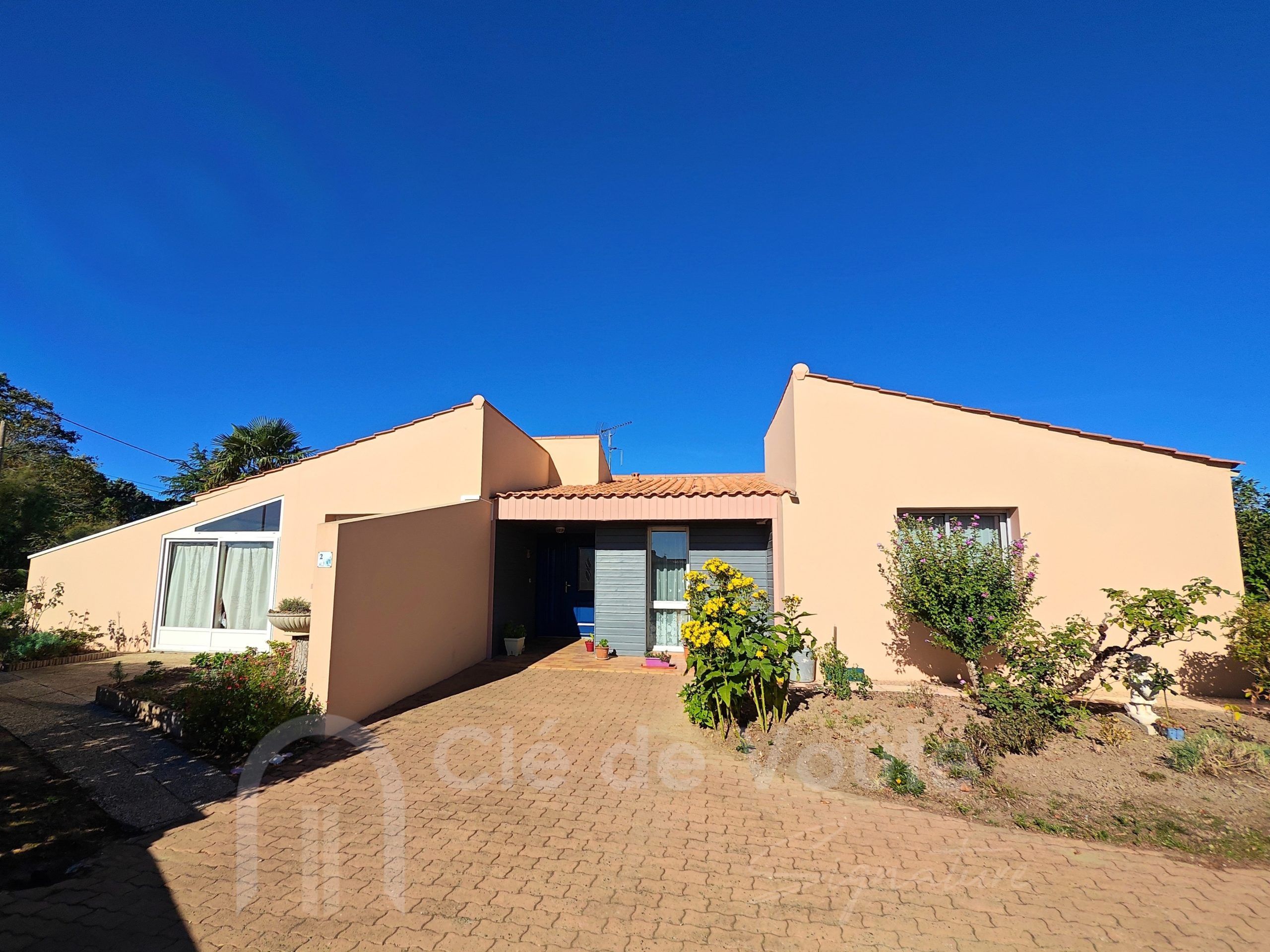 Maison d'architecte - 170m2 - 3 chambres, bureau et 1000m2 de terrain