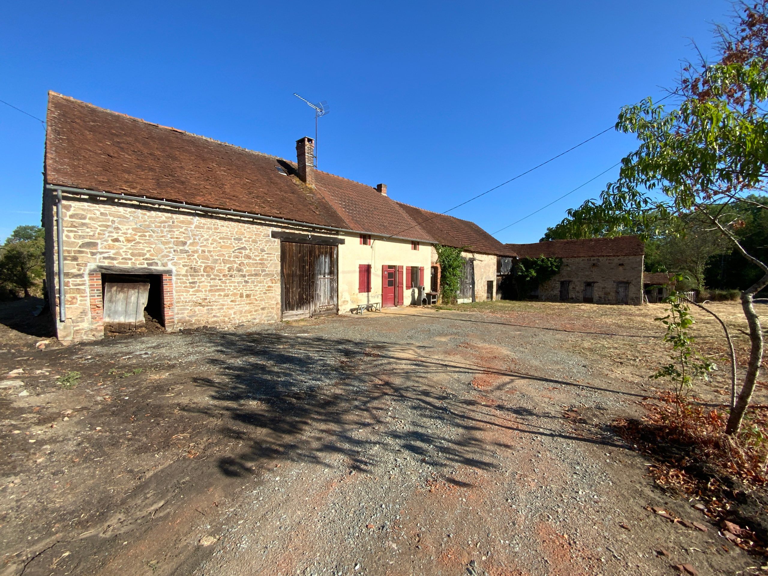 fermette avec terrain agricole attenant !