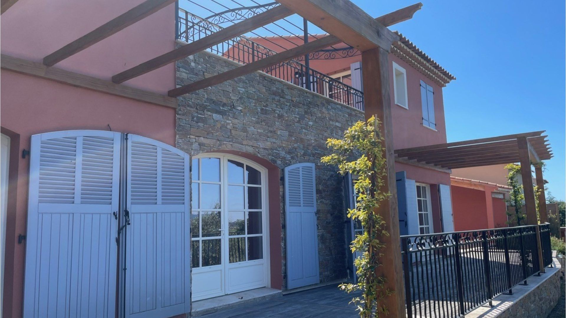 Golfe de Saint-Tropez, superbe villa 5 pièces avec piscine 